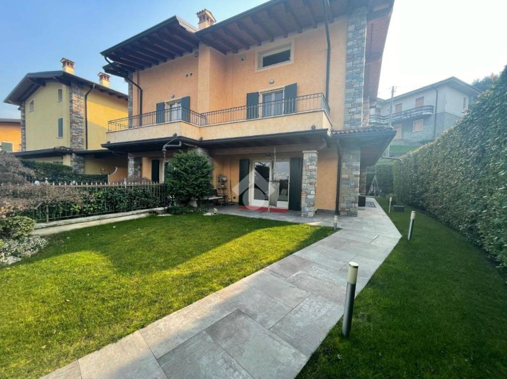 Villa Bifamiliare in vendita a Iseo via Risorgimento, 277