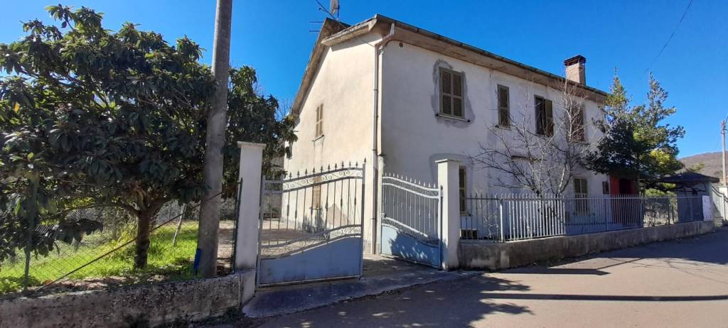 Casa Indipendente in vendita ad Alatri via Canarolo