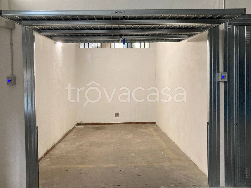 Garage in vendita a Torino via Passo Buole, 170/1