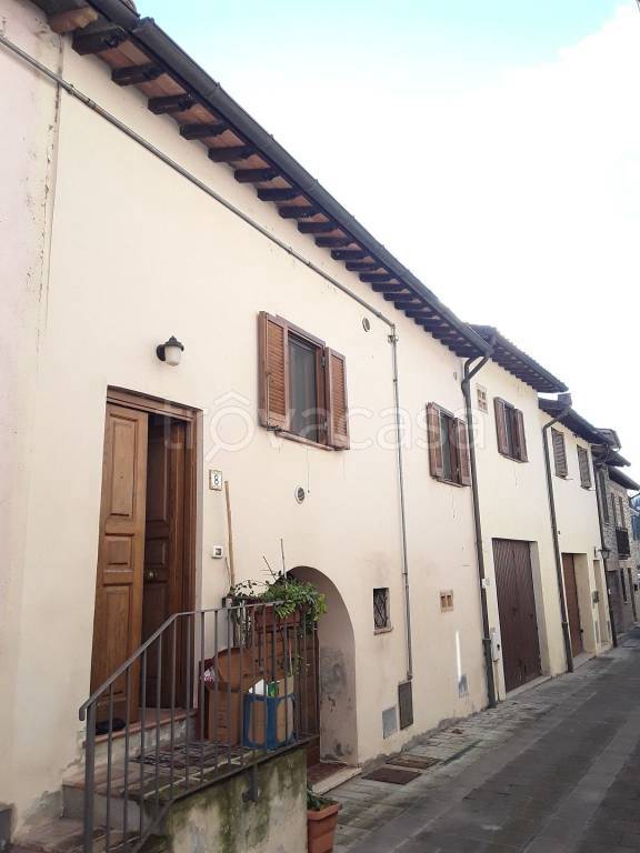 Appartamento in vendita a Valtopina via Gorizia, 8