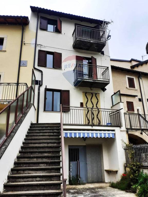 Casa Indipendente in vendita a Caporciano via Peschione, 10