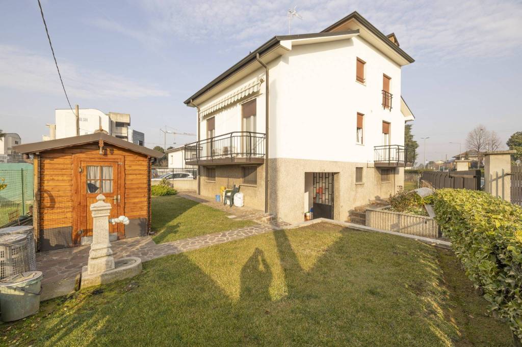 Villa in vendita a Cornate d'Adda via Giuseppe Verdi, 8