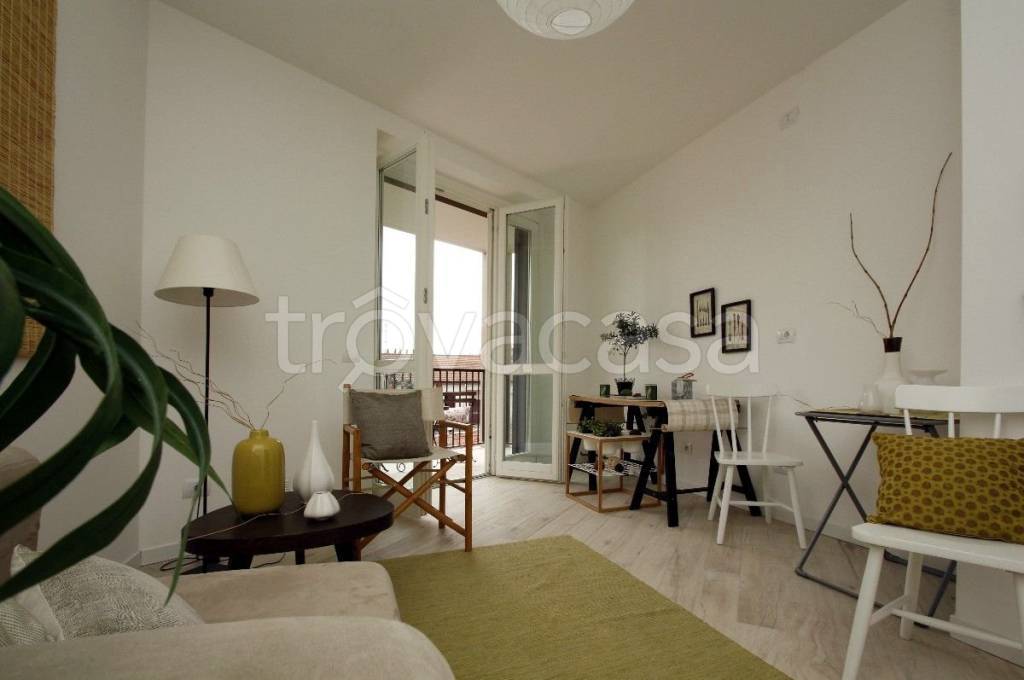 Appartamento in vendita a Milano via Arnaldo Fusinato, 9