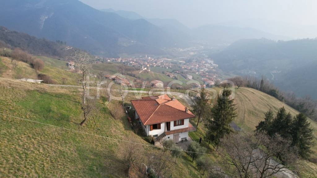 Villa in vendita ad Adrara San Martino via Squadra Alta, 12