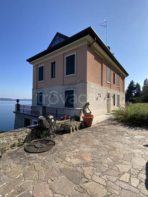 Villa in vendita a Belgirate via alla Masseria, 3