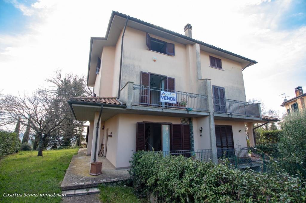 Villa Bifamiliare in vendita a Penna in Teverina largo Giardino