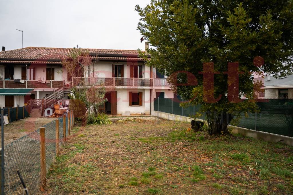 Villa Bifamiliare in vendita a Castelfranco Veneto via stradazza