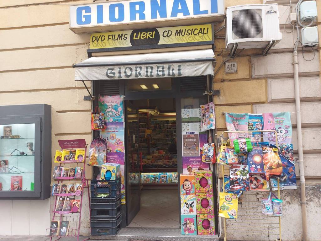 Negozio in vendita a Roma via Simeto