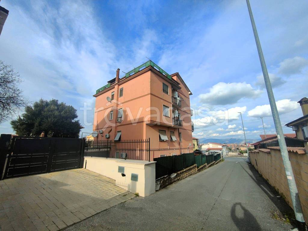 Appartamento in vendita a Roma via Massa di San Giuliano