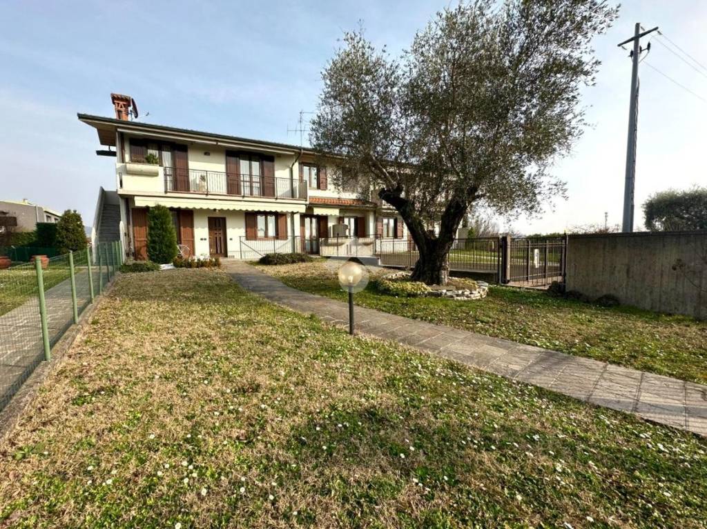 Appartamento in vendita a Scanzorosciate via Giorgio Ambrosoli, 13
