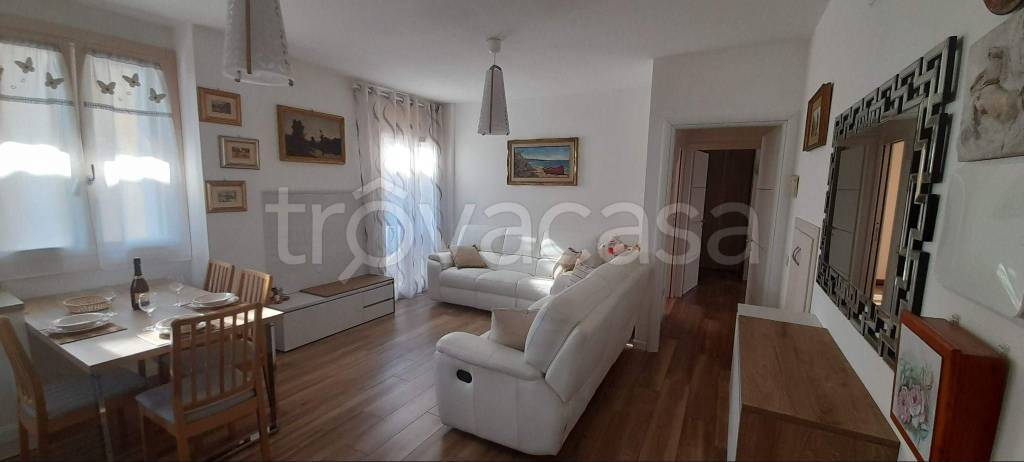 Appartamento in in vendita da privato a Padenghe sul Garda via Tito Speri, 11