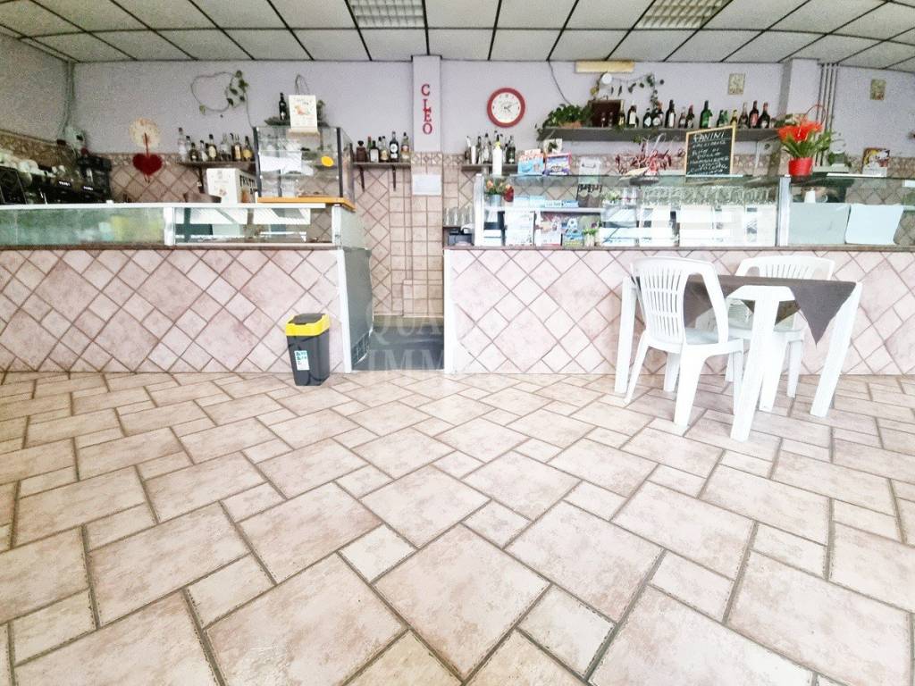 Bar in vendita a Pomezia lungomare delle Sirene, 232