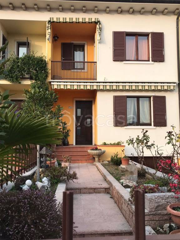 Villa a Schiera in vendita a Rivoli Veronese