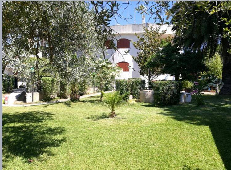 Villa Bifamiliare in affitto a Santa Marinella via Roselle