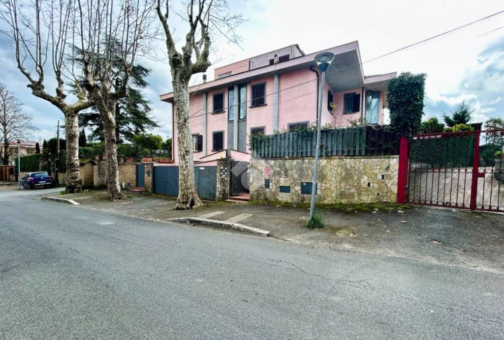 Villa Bifamiliare in vendita a Capranica via Federico e Taddeo Zuccari