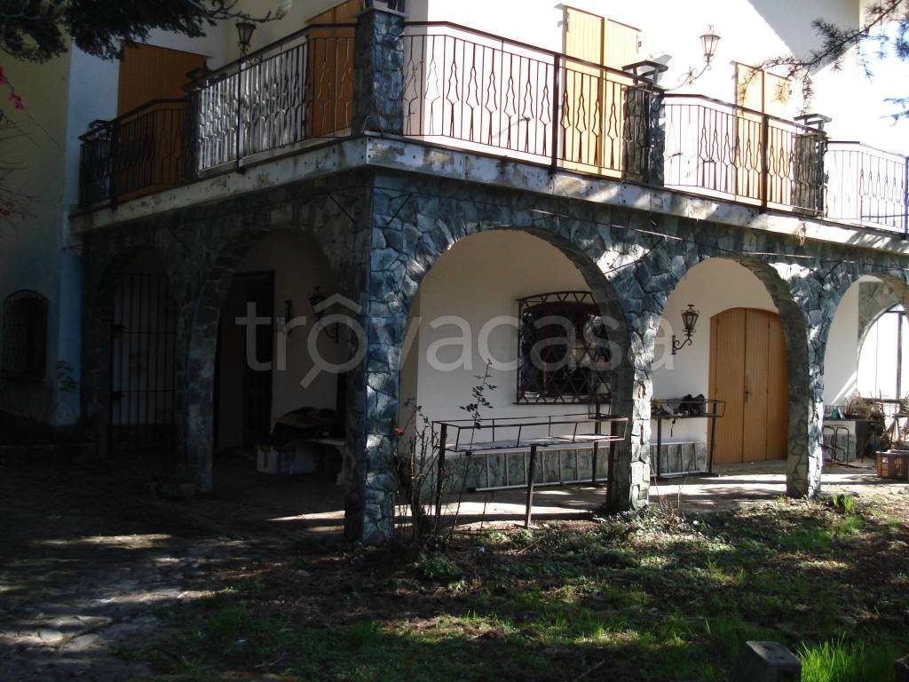 Villa in vendita a Serra Riccò via San Martino