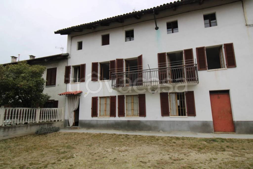 Casa Indipendente in vendita a San Damiano d'Asti frazione San Giulio, 44