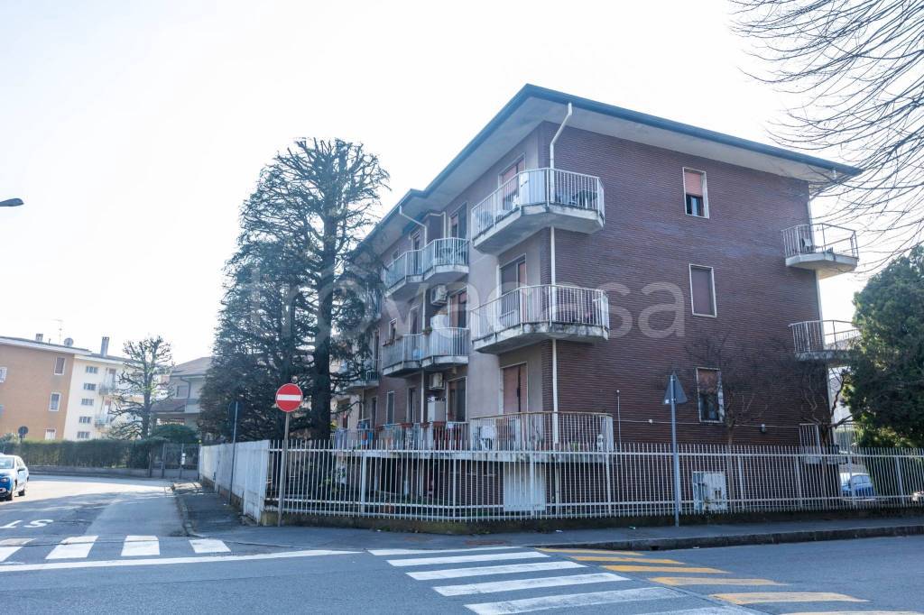 Appartamento in vendita a Vittuone via Luciano Manara, 4