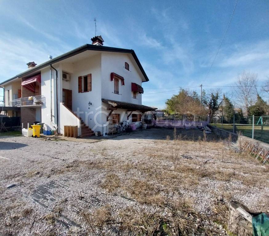 Villa Bifamiliare in vendita a Pieve di Soligo via Brenta