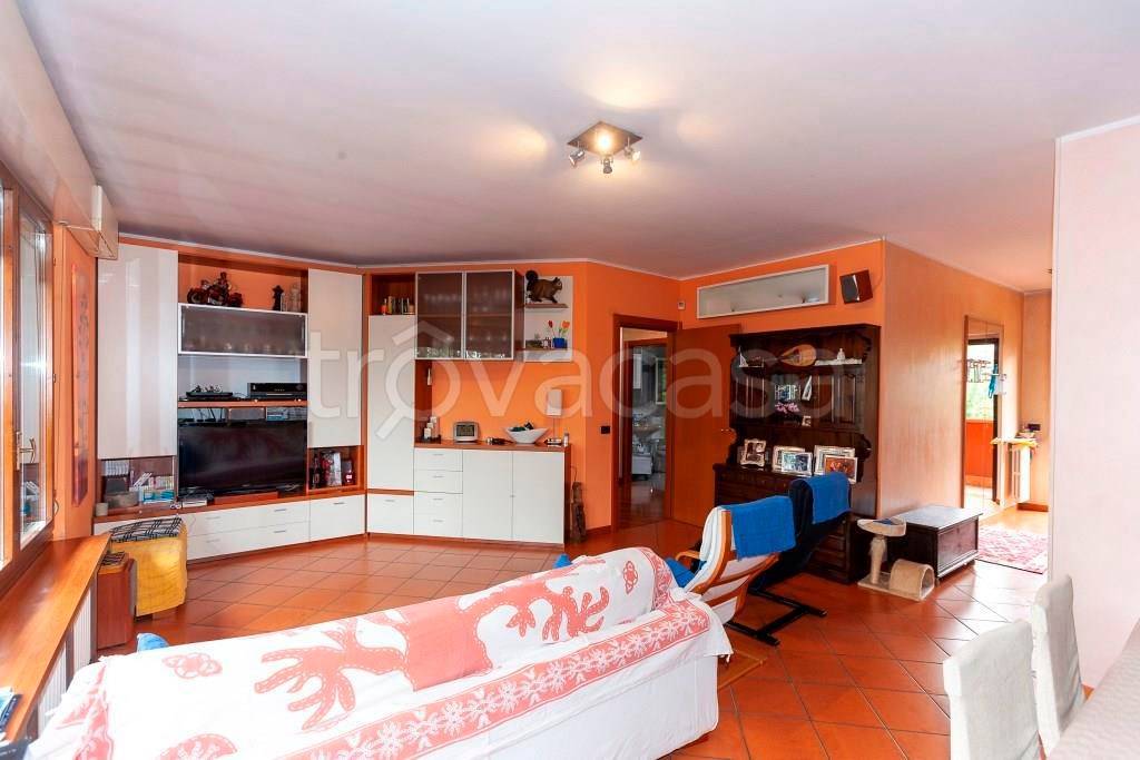 Appartamento in vendita a Lainate via Tevere
