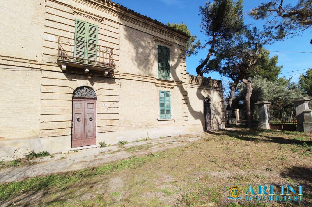 Villa in vendita a Silvi contrada Piomba, 47