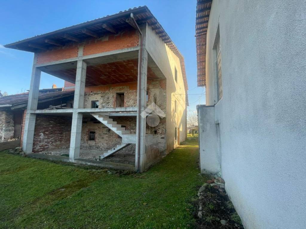 Casa Indipendente in vendita a Castellamonte frazione Preparetto, 28