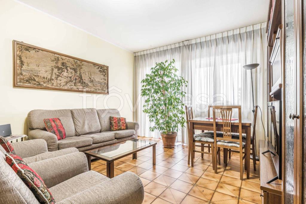 Appartamento in vendita a Garbagnate Milanese via Roma, 87