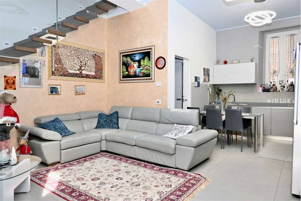 Appartamento in vendita a Rho via Trieste , 2