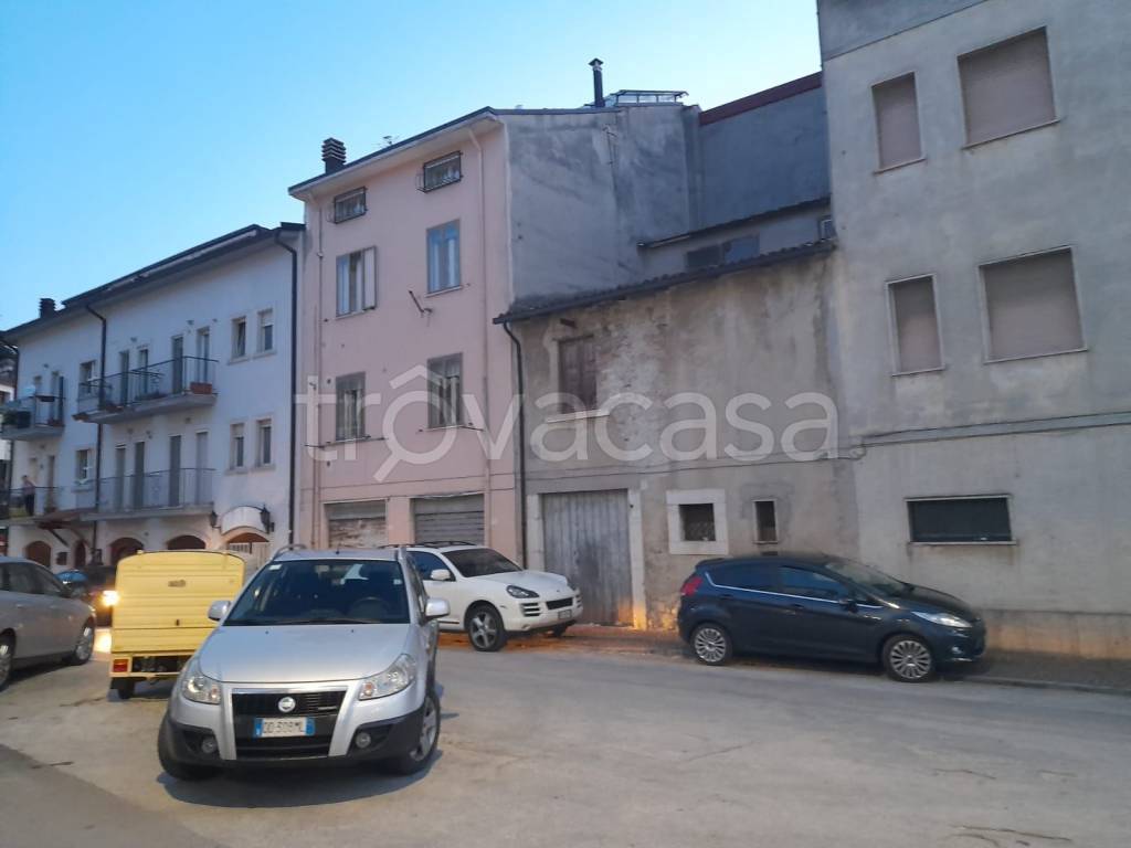 Appartamento in vendita a Castel di Sangro via Fanzera, 5