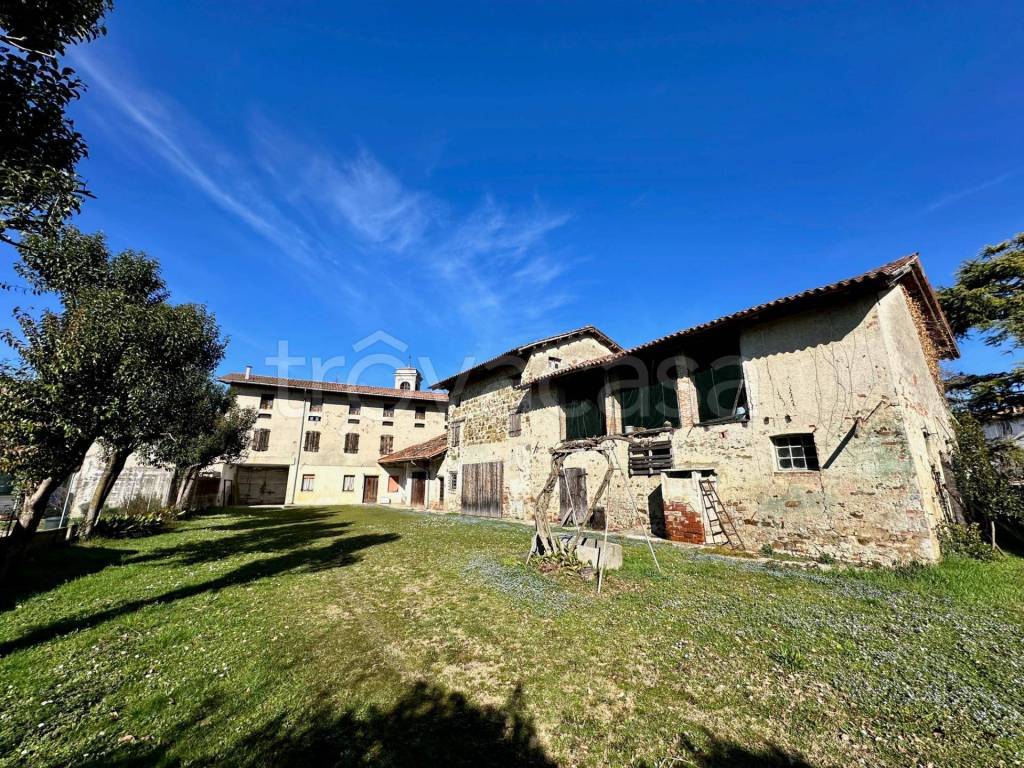 Villa Bifamiliare in vendita a Manzano