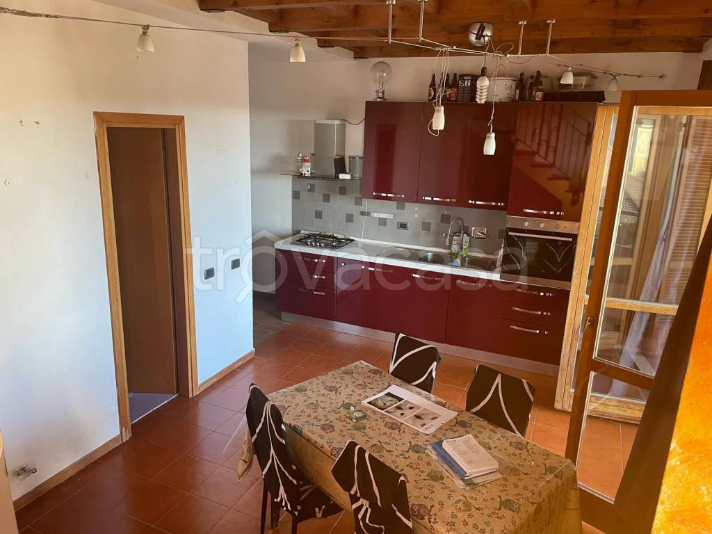 Appartamento in in vendita da privato a Bracciano via delle Rose, 36