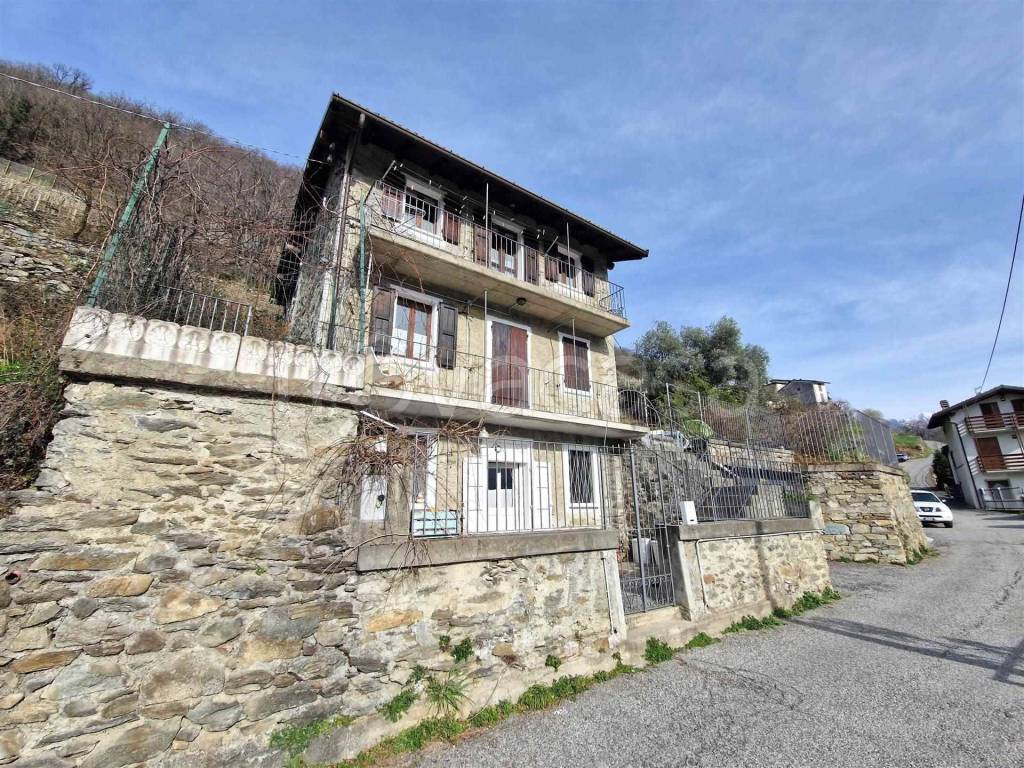 Casa Indipendente in vendita a Traona via Manescia