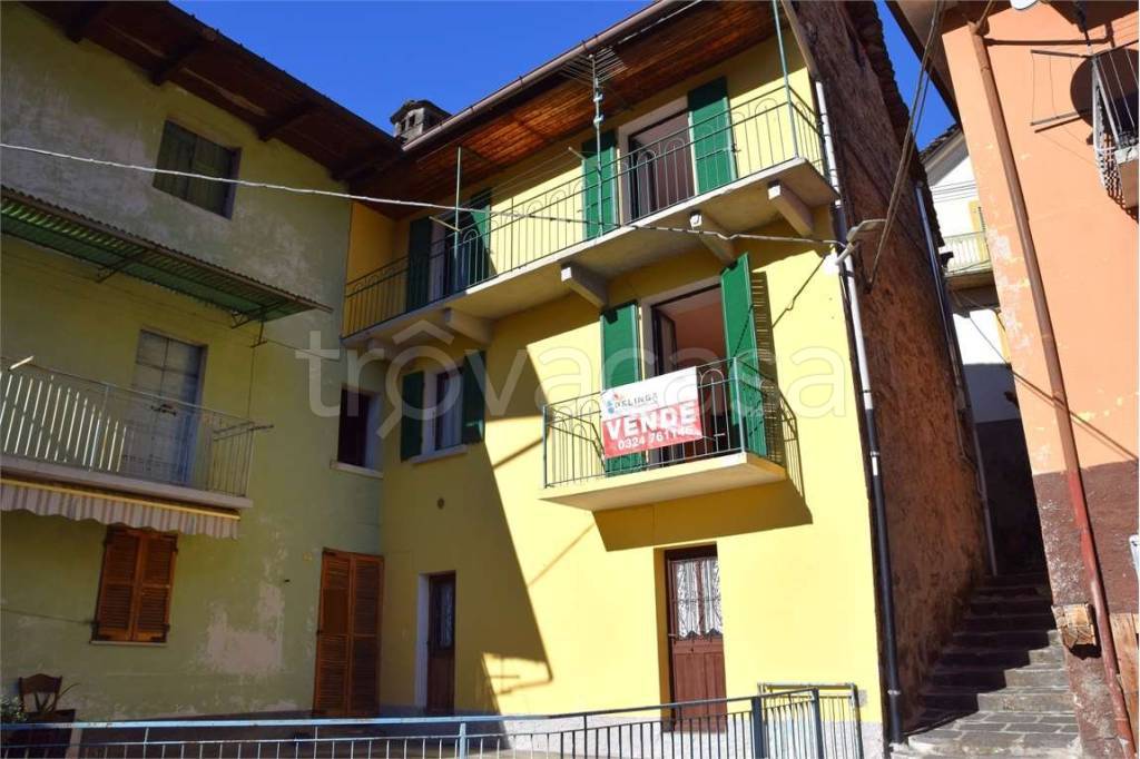 Casa Indipendente in vendita a Montescheno frazione Cresti, 12