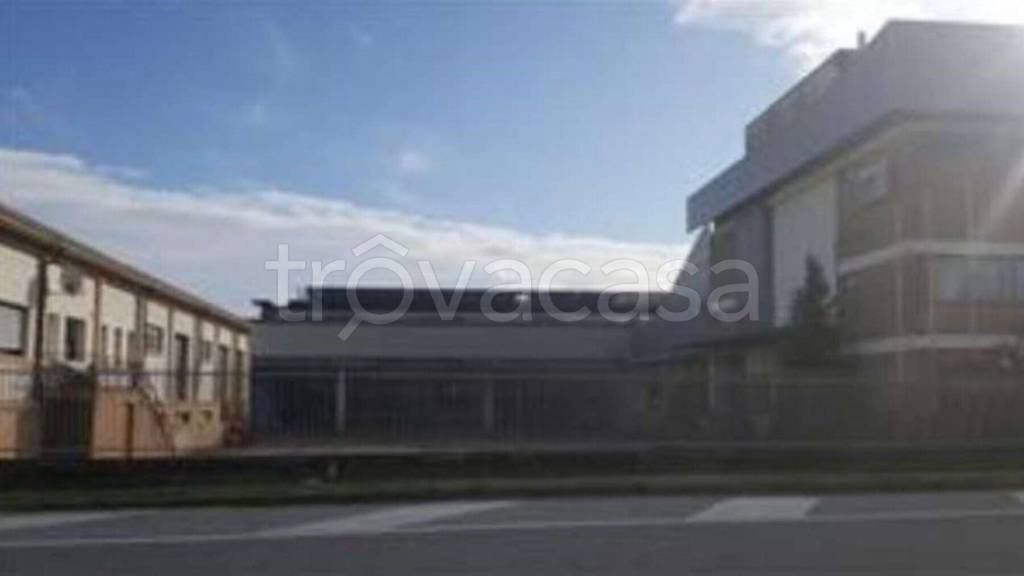 Capannone Industriale in vendita a Oleggio Castello via Borgomanero, 117, 28040