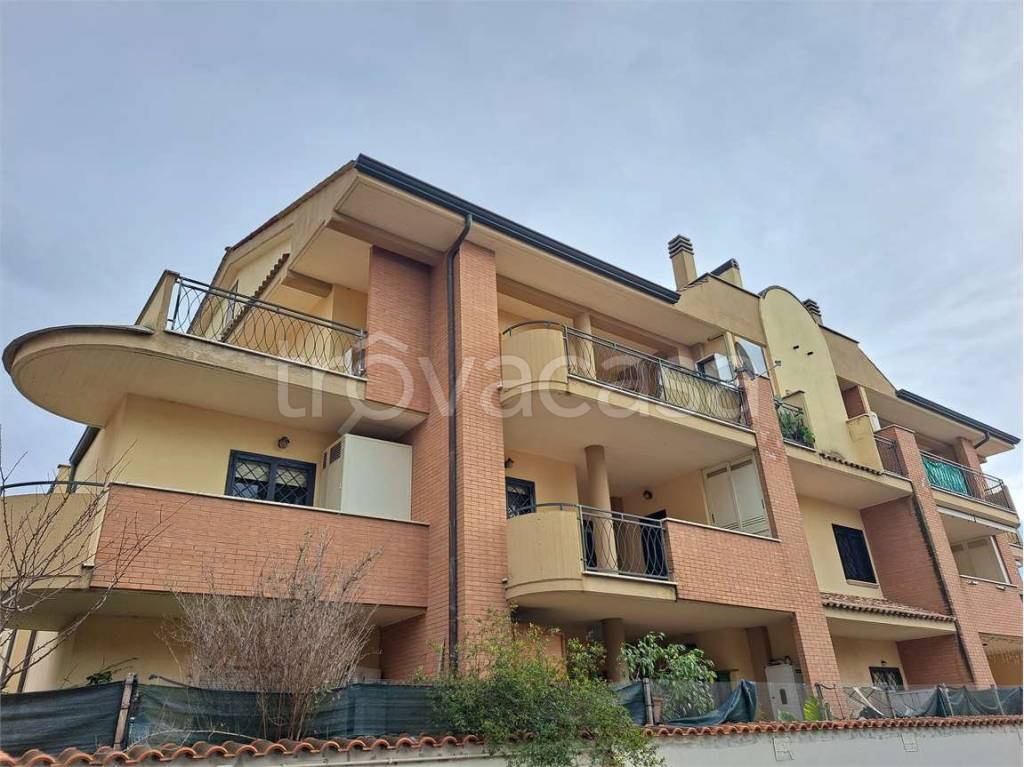 Appartamento in vendita ad Ardea via Ticino , 53