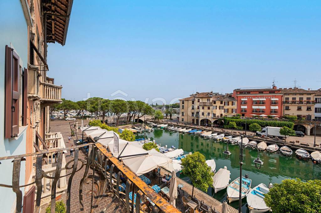 Appartamento in vendita a Desenzano del Garda lungo lago cesare battisti, 17