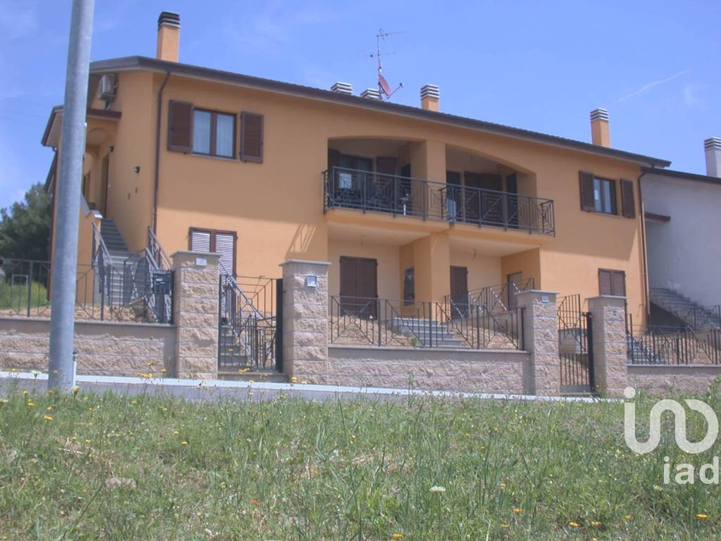 Appartamento in vendita a Passignano sul Trasimeno via Vittorio Minelli, 23