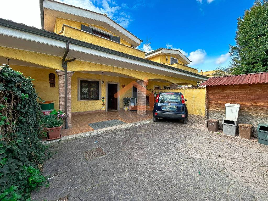 Villa a Schiera in vendita a Pomezia via delle Viole