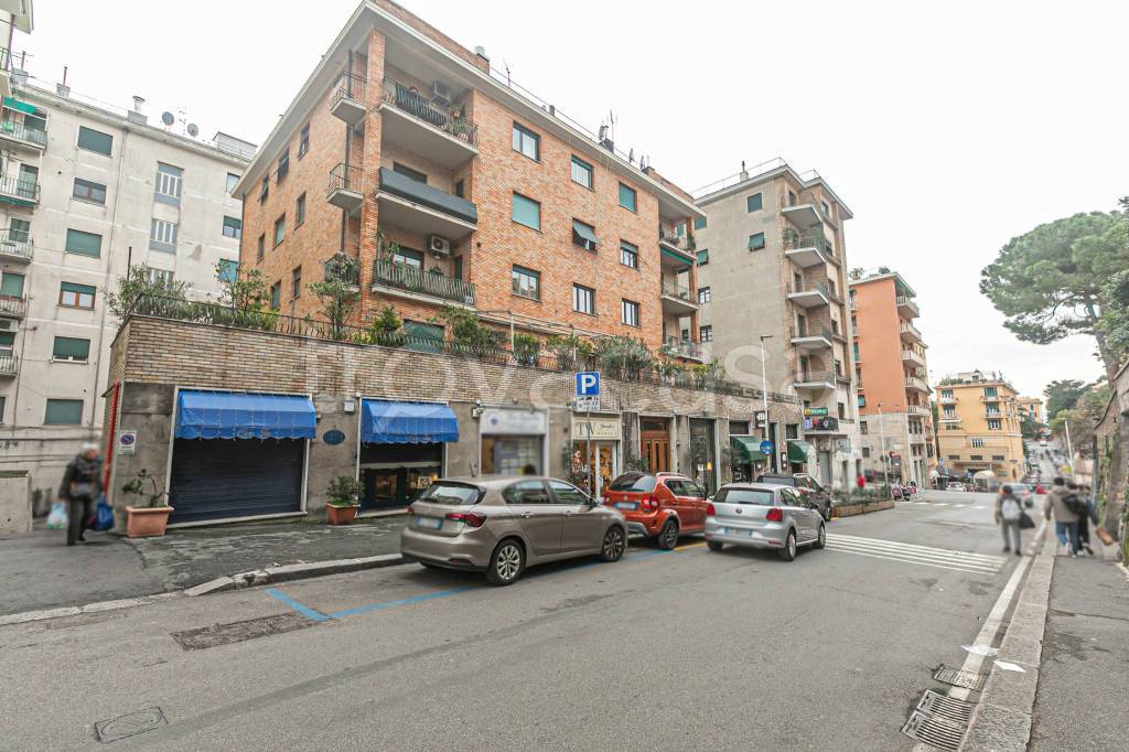Appartamento in vendita a Genova via Pisa