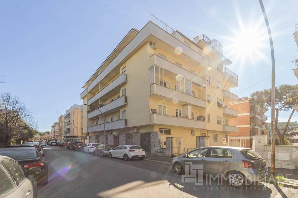 Appartamento in vendita a Roma via Giuseppe Cerbara, 64