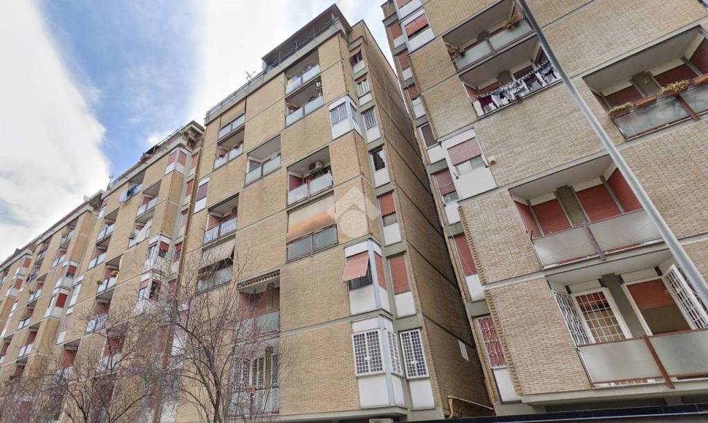 Appartamento in vendita a Roma via Eugenio Torelli Viollier, 112