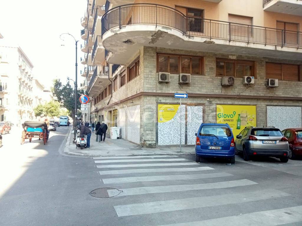Negozio in affitto a Palermo via Roma, 441