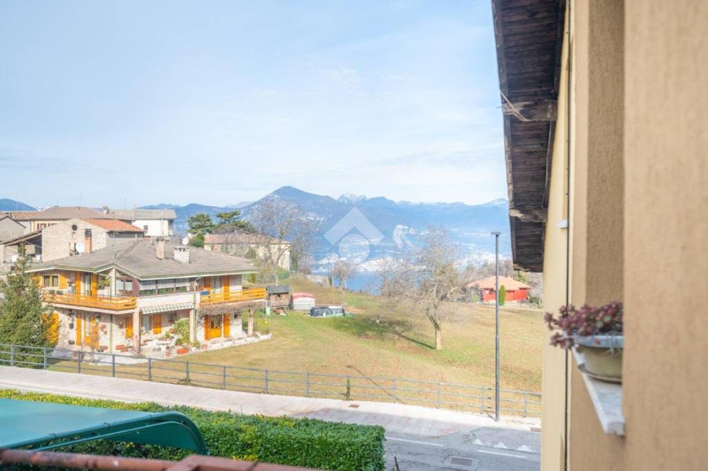 Appartamento in vendita a San Zeno di Montagna contrada Cà Schena, 18