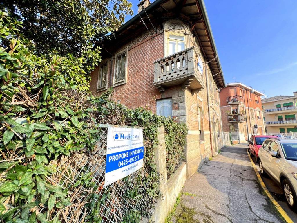 Villa Bifamiliare in vendita a Rovigo viale Trieste, 33