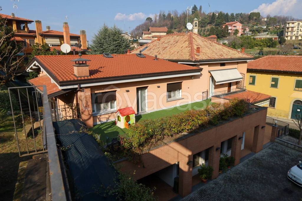 Villa Bifamiliare in vendita a Sirtori via Teresa Prevosti, 22