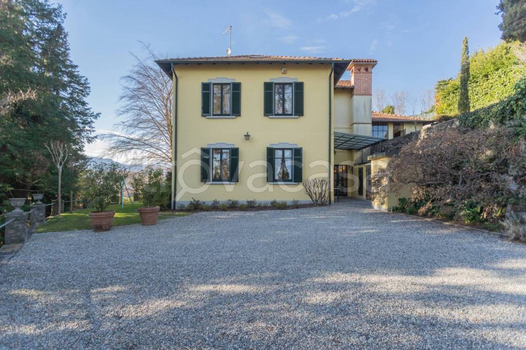Villa in vendita a Leggiuno via Pigera