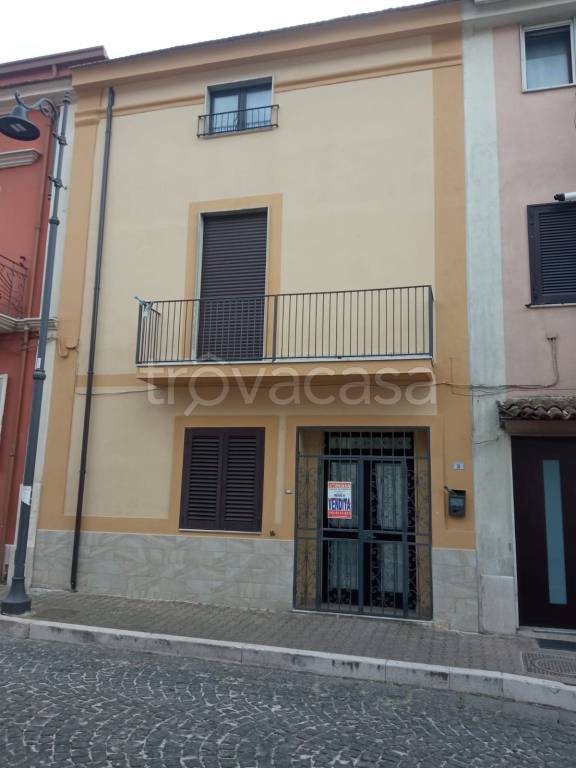 Casa Indipendente in vendita ad Arpaia piazza Ponzio Sannita