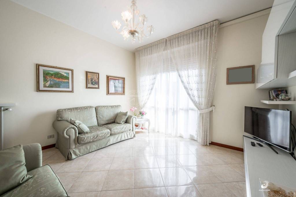 Appartamento in vendita a Modena via Ippolito Nievo