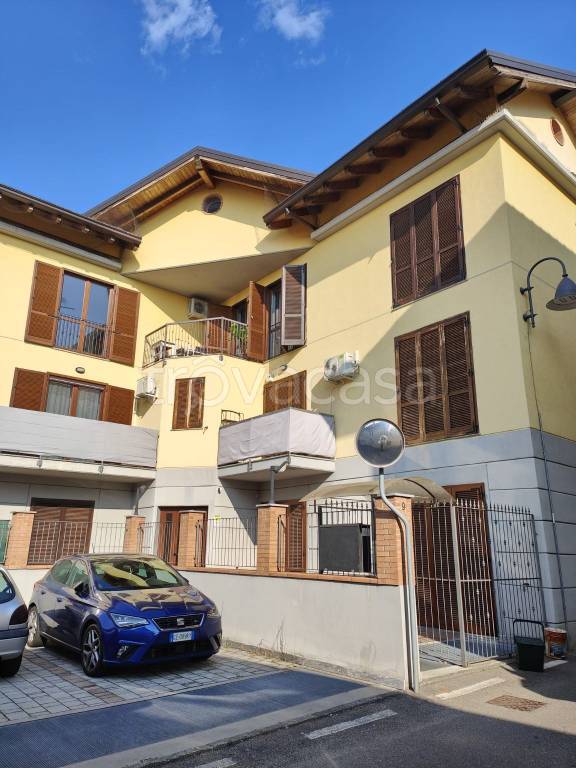 Appartamento in vendita a Fenegrò via Cristoforo Colombo, 9