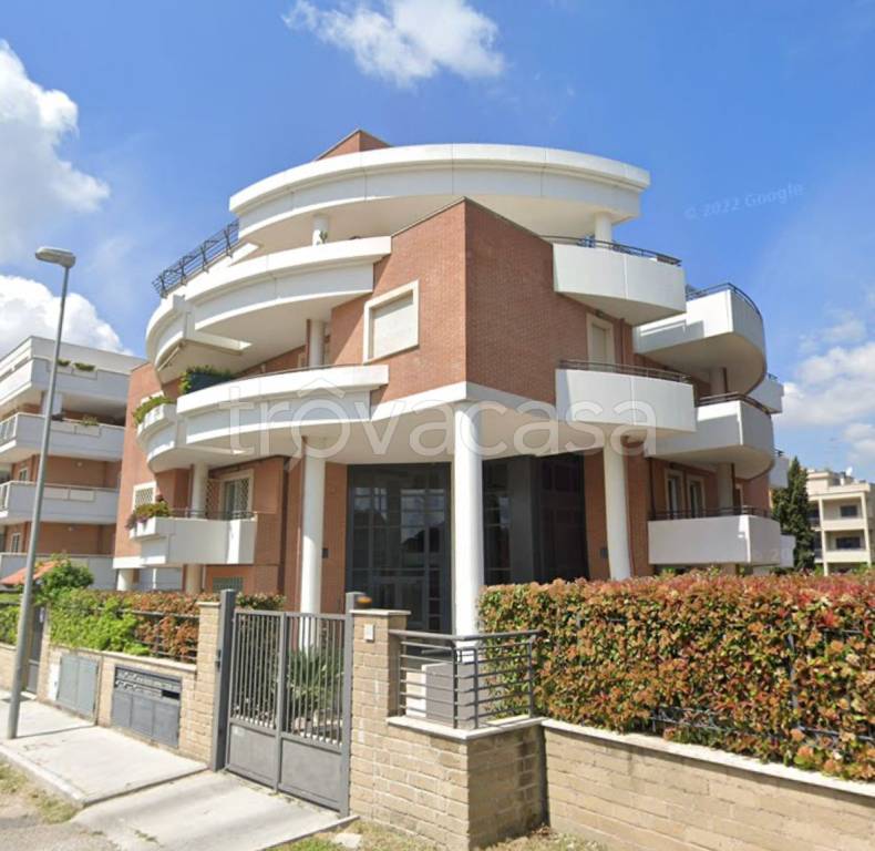 Appartamento in vendita a Roma via Marino Marini